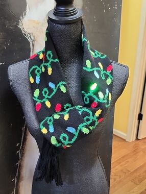 BLACK FESTIVE LIGHT-UP KNIT SCARF